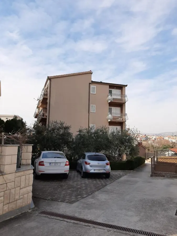 Family Time Apartment Split 0*,