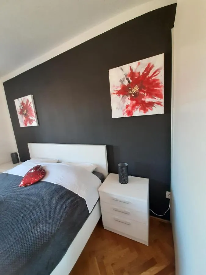 Family Time Apartment Split 0*,