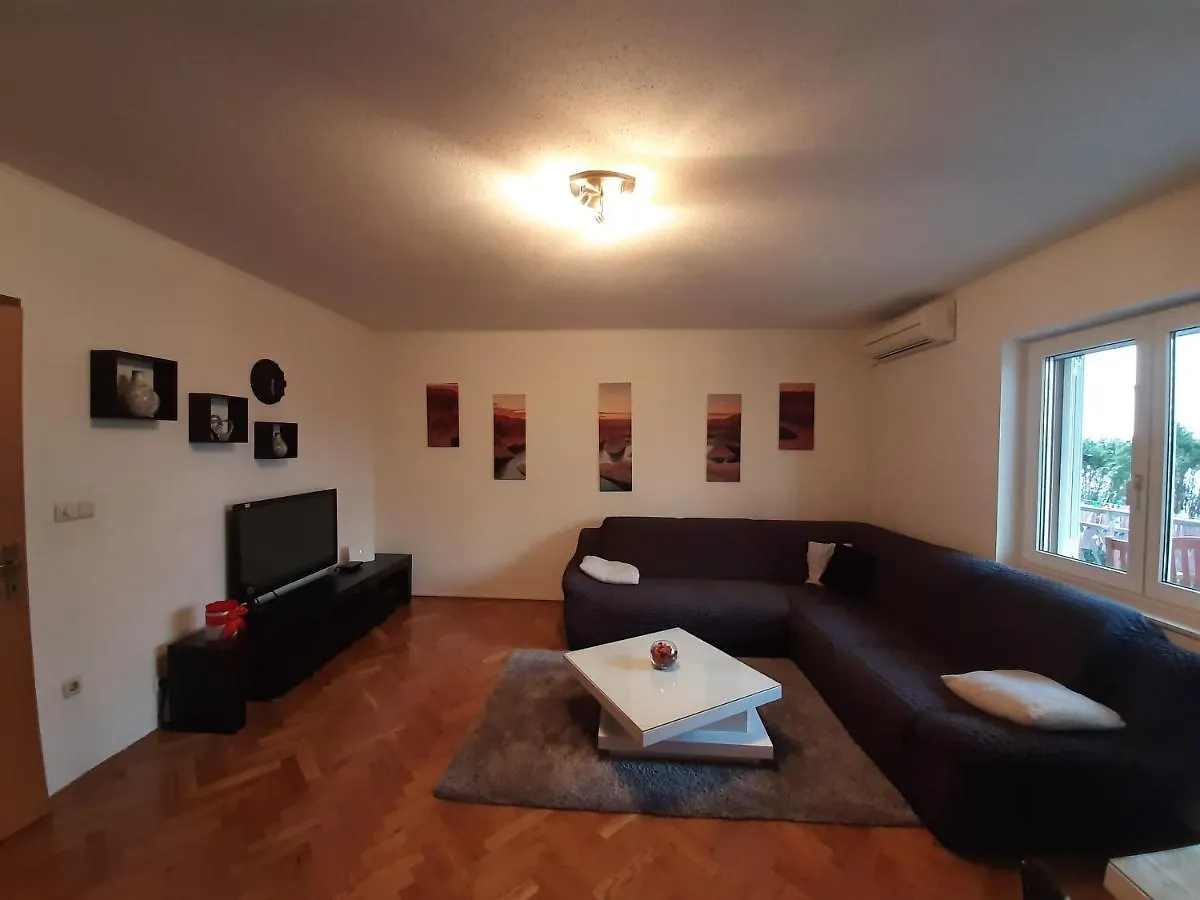 Family Time Apartment Split